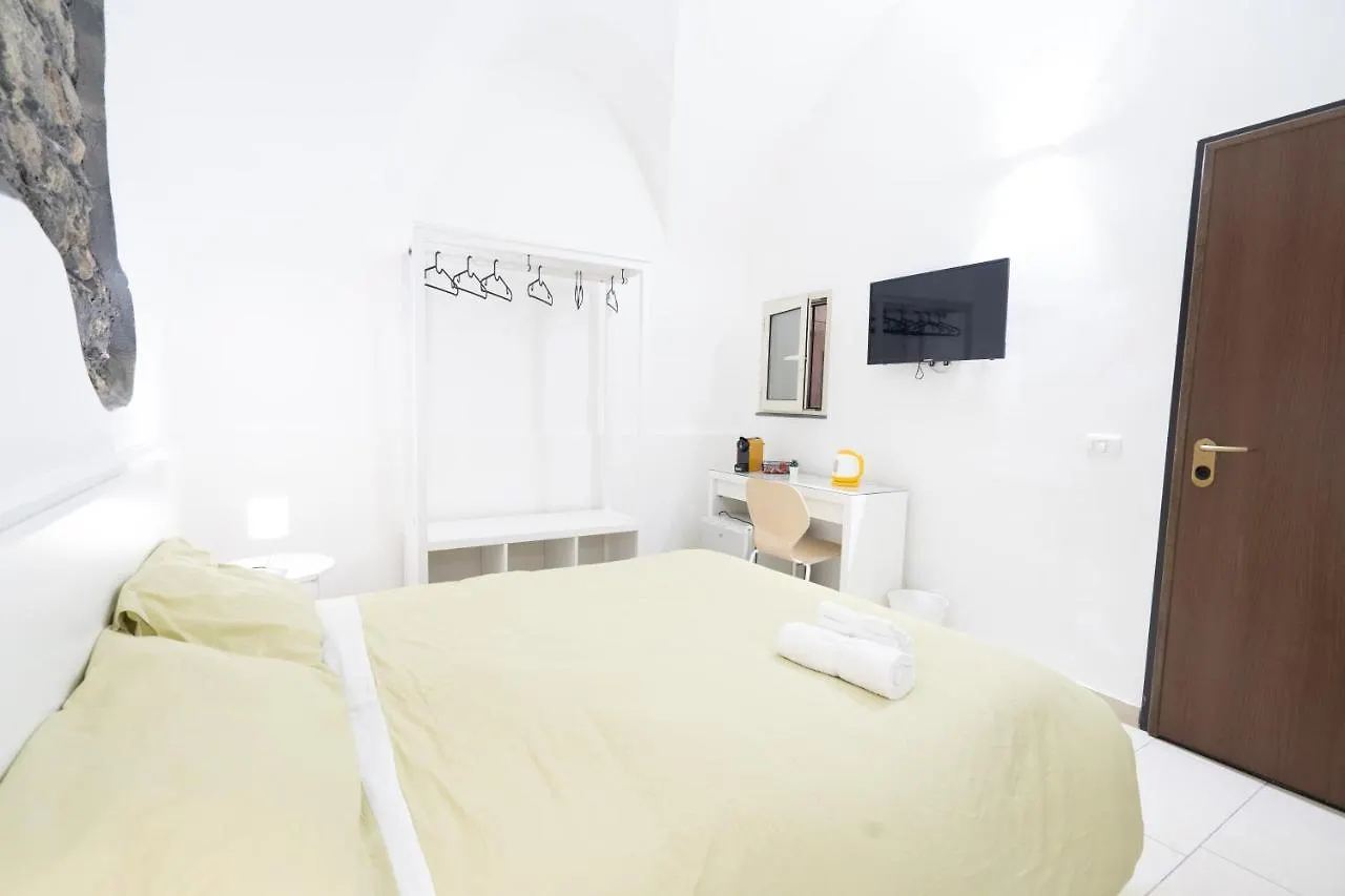 Bed and breakfast Be Happy Rooms CTA Italia