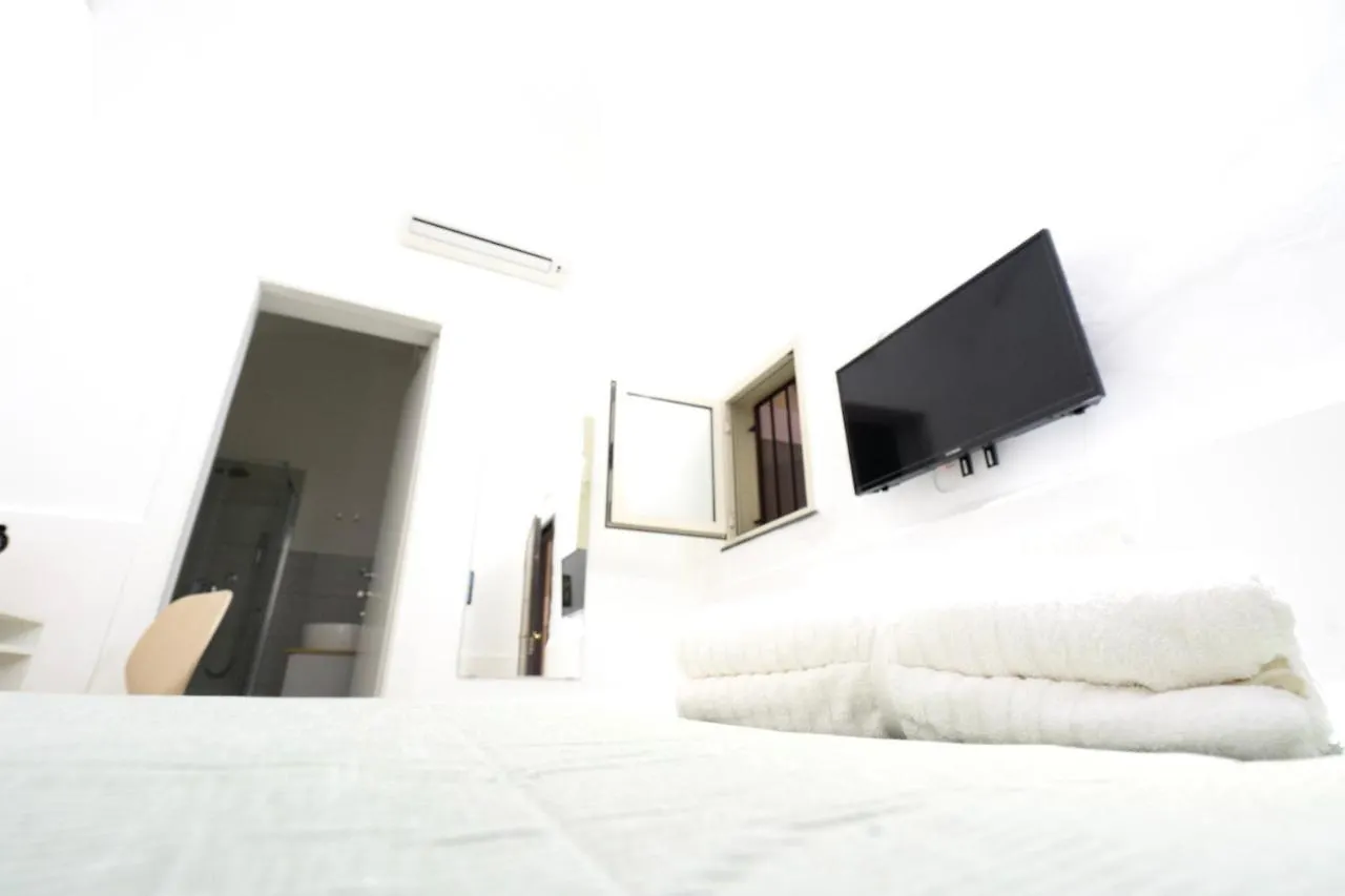 Be Happy Rooms CTA Bed and breakfast Catania